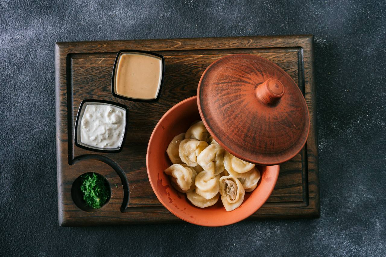 Пельмени жареные с курицей и оливками